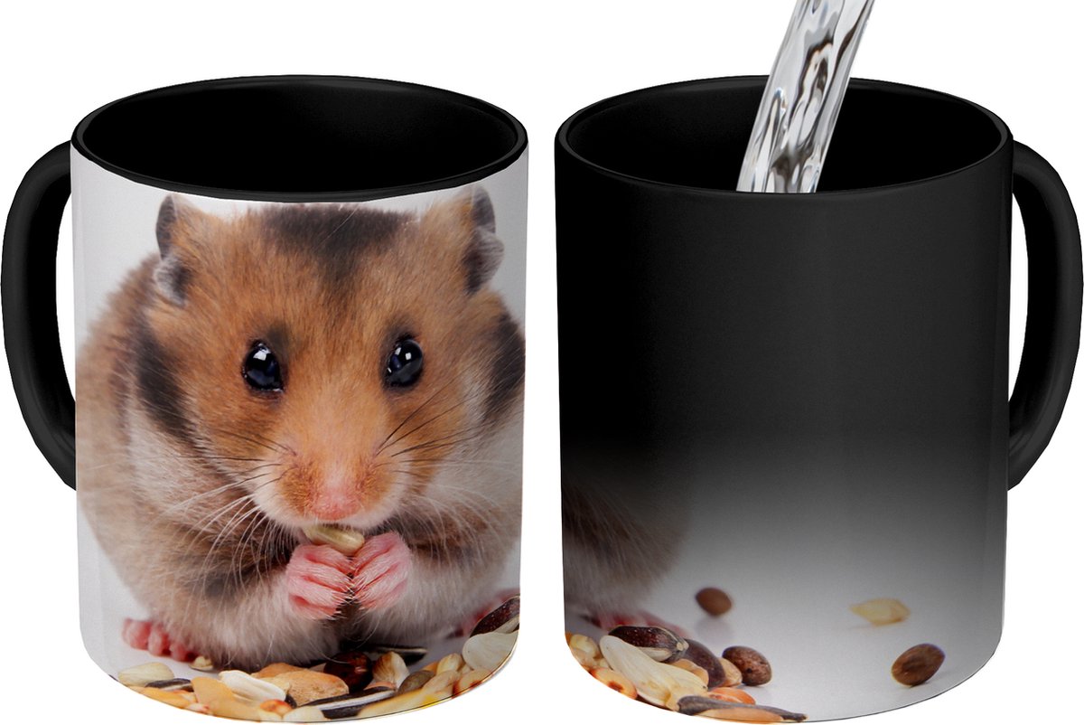 Magische Mok - Foto op Warmte Mokken - Koffiemok - hamster eet zaden - Magic Mok - Beker - 350 ML - Theemok