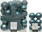 Kerstversiering kunststof kerstballen ijsblauw 5-6-8 cm pakket van 45x stuks - Met kunststof ster piek van 19 cm