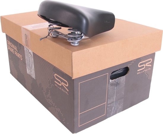 Zwart fietszadel met veren bovenop een kartonnen doos van Selle Royal.
