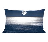 Sierkussens - Kussen - Zwart-wit foto van het maanlicht dat de Middellandse zee beschijnt - 60x40 cm - Kussen van katoen