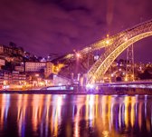 De imposante Dom Luis brug in Porto uitgelicht bij nacht - Fotobehang (in banen) - 250 x 260 cm