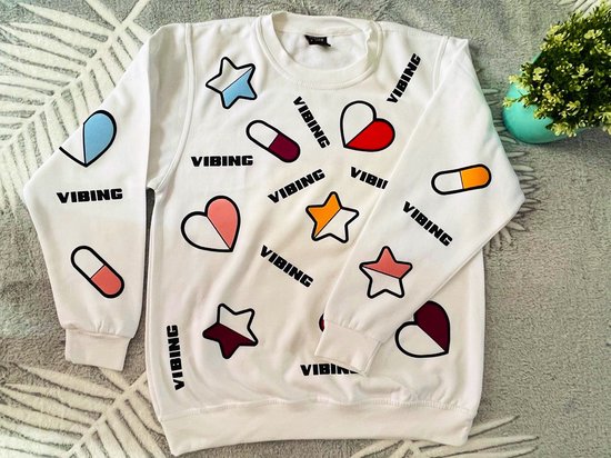 Cute Vibes, Vibing pills - Sweater - Volwassenen M - Wit / Multicolor  - Trui