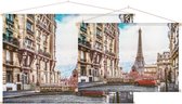 Uitkijk op Eiffeltoren vanuit klassiek straatbeeld van Parijs - Foto op Textielposter - 60 x 40 cm