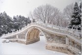 Met sneeuw bedekt bruggetje over Kunming Lake in Beijing - Foto op Tuinposter - 150 x 100 cm