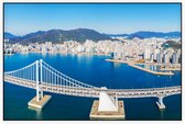 Indrukwekkende Twangandaegyobrug voor skyline van Busan  - Foto op Akoestisch paneel - 150 x 100 cm