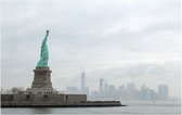 Het Vrijheidsbeeld en skyline van New York in de mist - Foto op Forex - 120 x 80 cm