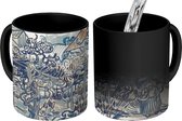 Magische Mok - Foto op Warmte Mok - Oude wijngaard met boerin - Vincent van Gogh - 350 ML