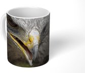 Mok - Koffiemok - Close-up van een roofvogel met grijze veren - Mokken - 350 ML - Beker - Koffiemokken - Theemok