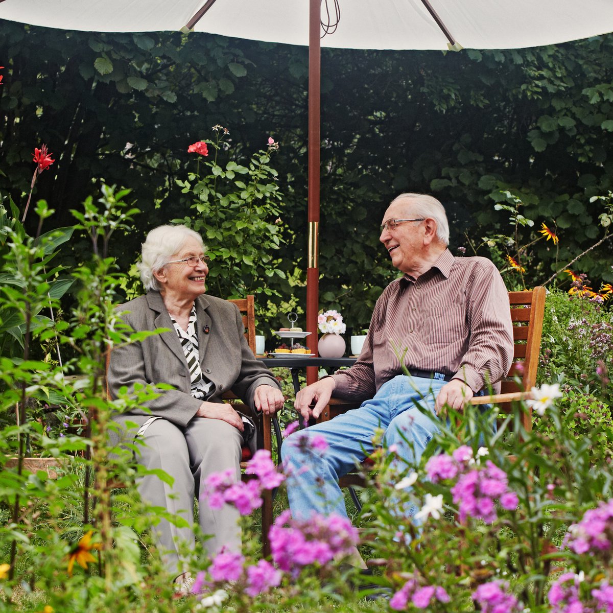 tuintafel - met parasolgat - 72 x 70 cm - tot 130 kg - staal - rond - zwart thumbnail 6