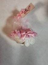 20 kinderwagen roze met tule en vulling suikerhartjes uitdeel bedankje voor babyshower of geboorte