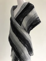 Handgemaakte, gevilte brede sjaal van 100% merinowol - Aardetinten / Roestbruin  - 200 x 32 cm. Stijl open gevilt.