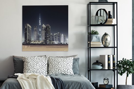 Canvas schilderij 90x90 cm - Wanddecoratie De Burj Khalifa verlicht met andere wolkenkrabbers de lucht boven Dubai - Muurdecoratie woonkamer - Slaapkamer decoratie - Kamer accessoires - Schilderijen op canvas