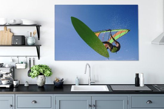 Un véliplanchiste accroche dans les airs toile 140x90 cm - Tirage photo sur toile (Décoration murale salon / chambre)