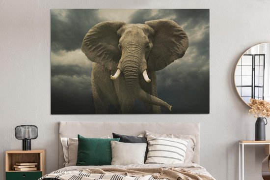Peintures sur toile - Éléphant d'Afrique contre les nuages sombres - 150x100 cm - Décoration murale
