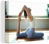 Une femme a pratiqué le yoga sur toile 160x120 cm - Tirage photo sur toile (Décoration murale salon / chambre) XXL / Groot format!