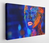 Onlinecanvas - Schilderij - Portret Een Meisje Geschilderd In Fluorescerend Poeder Art Horizontaal Horizontal - Multicolor - 115 X 75 Cm