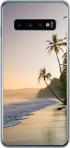 Geschikt voor Samsung Galaxy S10 hoesje - Strand - Zee - Palmboom - Siliconen Telefoonhoesje