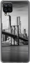 Geschikt voor Samsung Galaxy A12 hoesje - Architectuur - New York - Brooklyn Bridge - Water - Zwart wit - Siliconen Telefoonhoesje