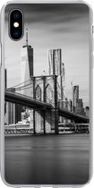Geschikt voor iPhone Xs hoesje - Architectuur - New York - Brooklyn Bridge - Water - Zwart wit - Siliconen Telefoonhoesje