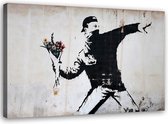 Trend24 - Canvas Schilderij - Straatmilitant Banksy Street Art - Schilderijen - Reproducties - 60x40x2 cm - Zwart
