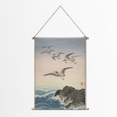 Textiel poster Vijf zeemeeuwen boven rots in zee 40x60