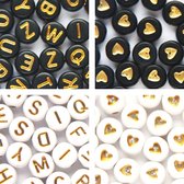 Letterkralen set met hartjes – Unieke mix 450 stuks – Zwart/Goud & Wit/Goud – 7mm kraal – Alfabet kralen – Zelf sieraden maken voor kinderen en volwassenen – DIY