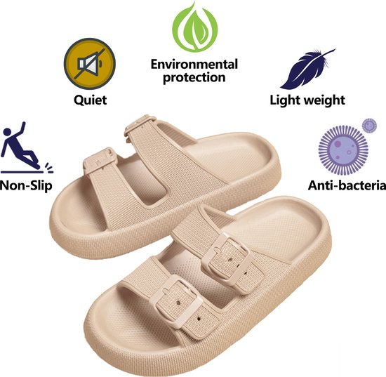 Paar lichtbruine, lichte, antibacteriële EVA slippers met gespen en antislip zool.
