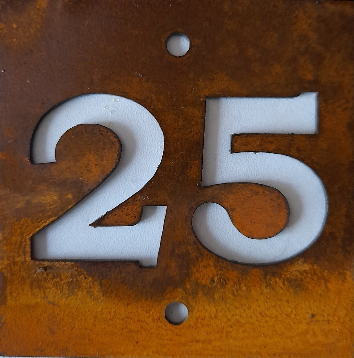 Cortenstaal huisnummerbord 25 (10x10cm)
