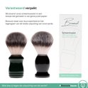 Twee scheerkwasten met tweekleurige haren en glanzende handvatten. Eén groen, één zwart, in gerecyclede verpakking.