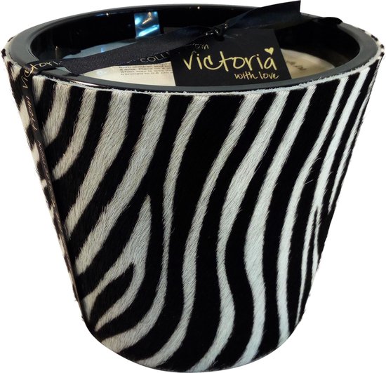 Victoria with Love - Geurkaars Medium - Zebra print - 100 branduren