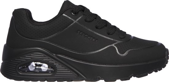 Zwarte Skechers sneaker met gestructureerde zijkanten en een dikke zool met zichtbare luchtkussens.