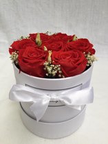 Flowerbox / Rode Long life Rozen met  gipskruid bloem en  bloemetjes /   Valentijn bloemen