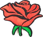 Kleine Rode Bloeiende Roos Strijk Embleem Patch 4.8 cm / 4.1 cm / Rood Groen