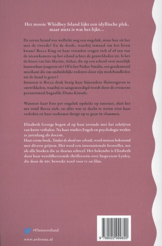 Achterkant van een boek met titel 'Het Fluistereiland 3 - De Schaduwkant'. Links de tekst 'Het mooie Whidbey Island lijkt een idyllische plek, maar niets is wat het lijkt...'.