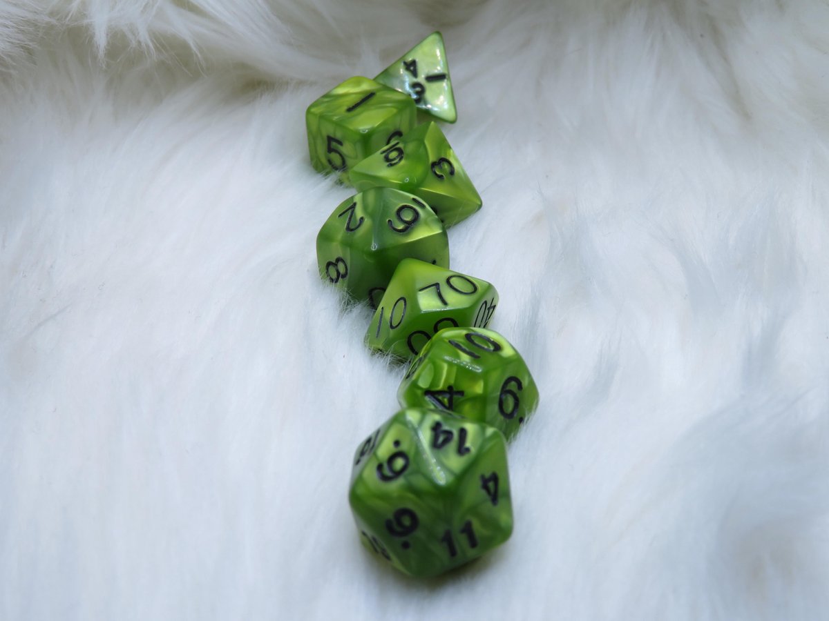Polyset Dice | Dobbelstenen - Set Van 7 Stuks - Groen Geel Marmer Parelmoer Zwart | Voor D&D en Andere Rollenspellen | Plastic Dobbelstenen Set voor Dungeons and Dragons | Polyhedral Dice Set | Met Mooie Zwarte Velvet Dice Bag voor Ongeveer 3 Sets