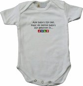 Witte romper met "Alle baby's zijn lief, maar de liefste baby's zijn geboren in... Juli" - maat 62/68 - babyshower, zwanger, cadeautje, kraamcadeau, grappig, geschenk, baby, tekst,