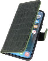 Coque en cuir Galata iPhone 12 (Pro) - BookCase - Crocodile Vert Foncé
