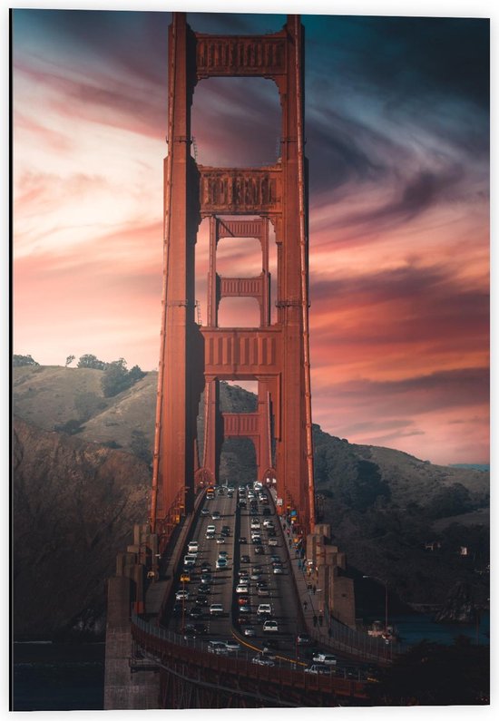 Dibond - Golden Gate Bridge met Auto's - California - Amerika - 40x60cm Foto op Aluminium (Wanddecoratie van metaal)