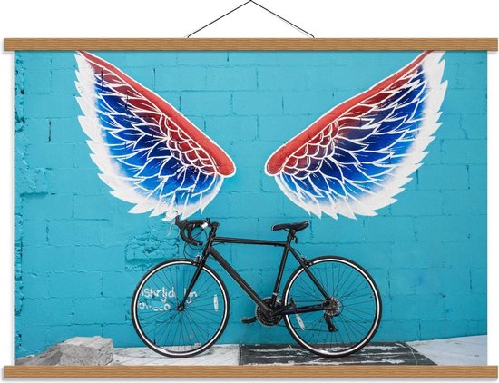 Schoolplaat – Fiets voor Blauwe Muur met Graffiti Vleugels  - 90x60cm Foto op Textielposter (Wanddecoratie op Schoolplaat)
