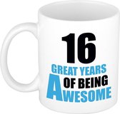16 great years of being awesome mok wit en blauw - cadeau mok / beker -16e verjaardag / 16 jaar