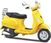 Maisto Vespa LXV 2014 schaal 1:18 geel scooter schaalmodel