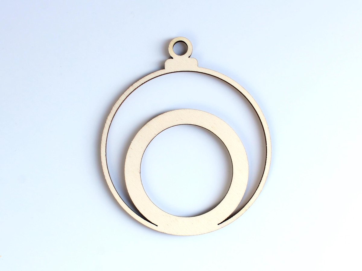 HOUTEN KERSTVERSIERING / WOODEN CHRISTMAS DECORATION - KERSTBAL / CHRISTMAS TREE BAUBLE - Letter O - 9cm - LICHT HOUT / NATURAL WOOD - HOUTEN HANGERS - KERSTBOOM - ALFABET / ALPHABET - KERSTDECORATIE - NAAM