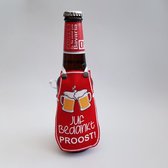 Rood schortje voor bierfles met "Juf bedankt. Proost!" - biertje, juffrouw, schooljaar, cadeautje, pilsje, bedankje