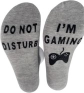 I'm gaming sokken unisex | grijze met zwarte letters | "do not disturb I'm gaming"
