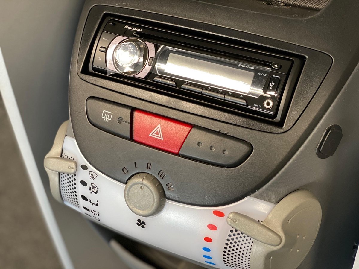 Toyota Aygo Hoge kwaliteit autoradio met CD-speler + GRATIS 1DIN frontpaneel -... | bol.com