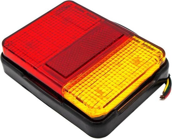 Led achterlicht met rood en geel gedeelte, schuin, zwarte behuizing en kabel.