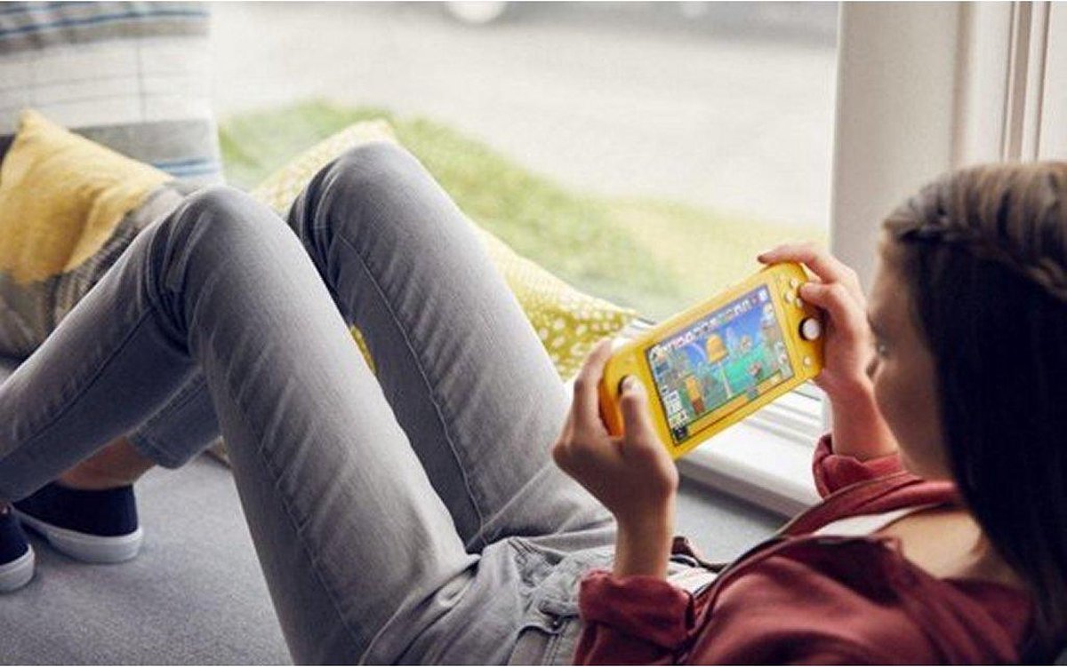 Nintendo Switch Lite Geel – Compacte handheld console thumbnail 4