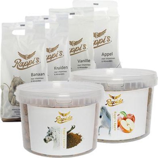 Verschillende zakken en emmers met paardensnoepjes van Rappi's: Banaan, Kruiden, Vanille en Appel.
