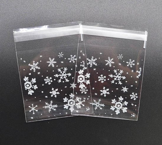 50 Uitdeelzakjes Sneeuw Design 14 x 14 cm met plakstrip - Plastic Traktatie... | bol.com