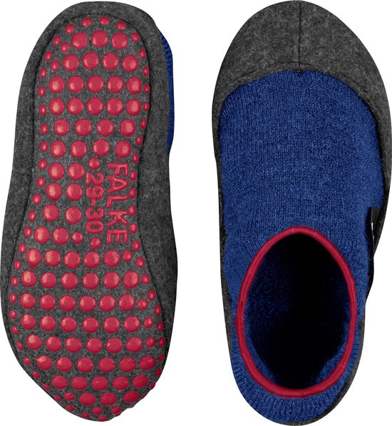 Donkergrijze pantoffels met blauwe sokken en rode antislip noppen op de zool.